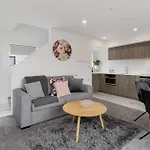 Luxury Style Free Street Parking Cbd Location