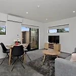 Luxury Style Free Street Parking Cbd Location