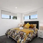 Luxury Style Free Street Parking Cbd Location