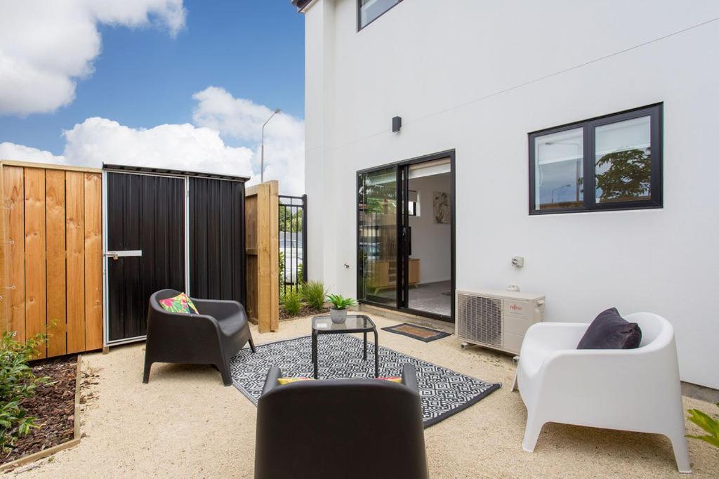 Luxury Style Free Street Parking Cbd Location Apartment