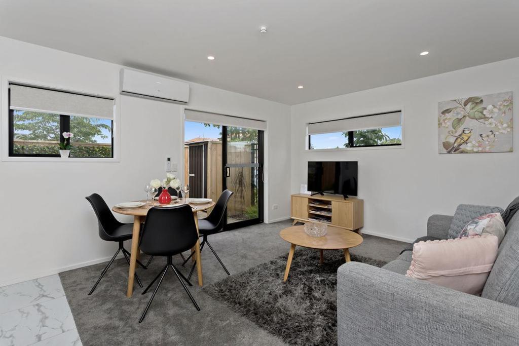 Apartment Luxury Style Free Street Parking Cbd Location *